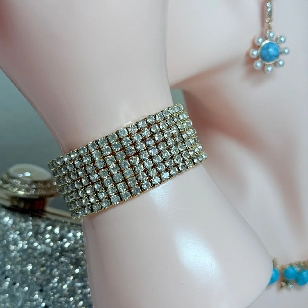 ⚜️ Elegant Gold Stretch Bracelet With Gems 💎